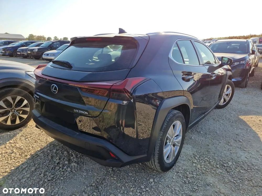 Lexus UX - 3