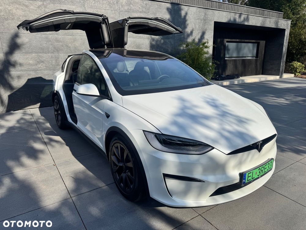 Tesla Model X - 11