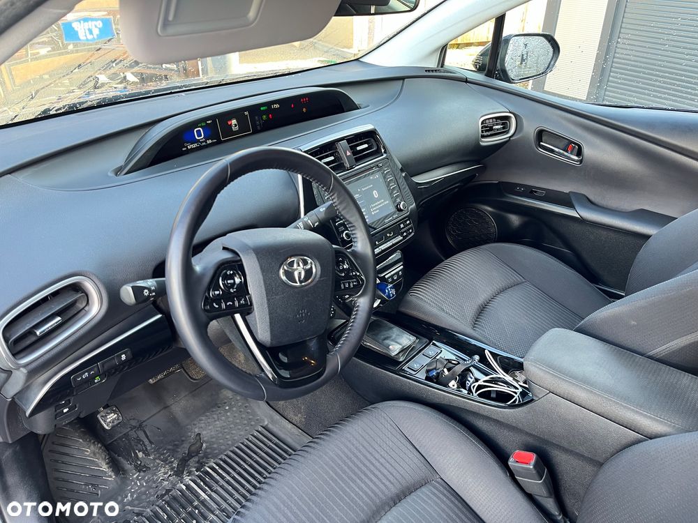 Toyota Prius Plug-in Hybrid - 11