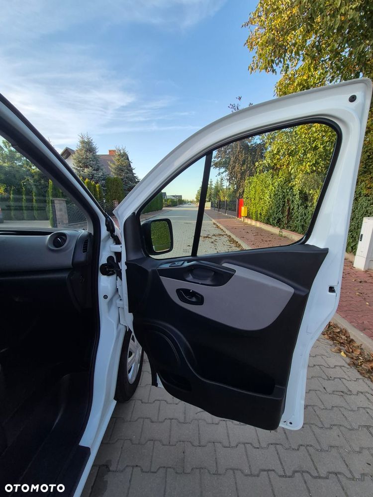 Renault Trafic Long L2 120koni 2017r Navi Klima Super stan - 23
