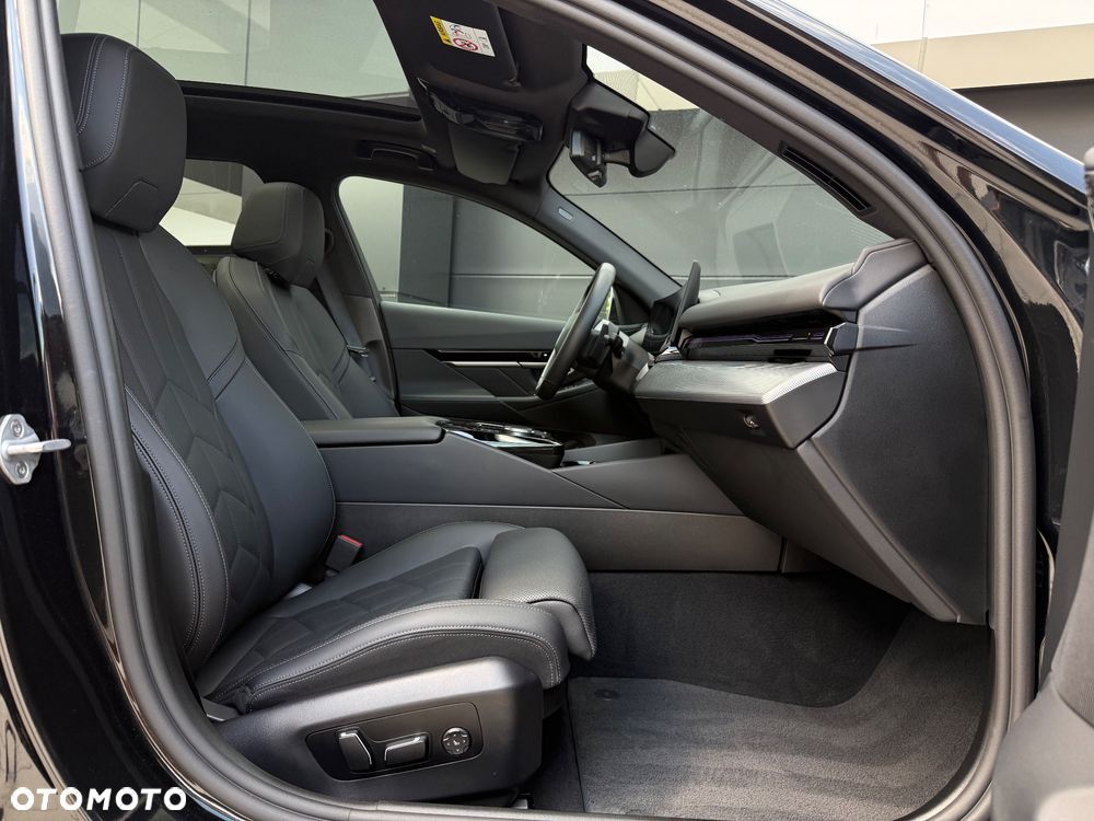 BMW Seria 5 520d xDrive - 25
