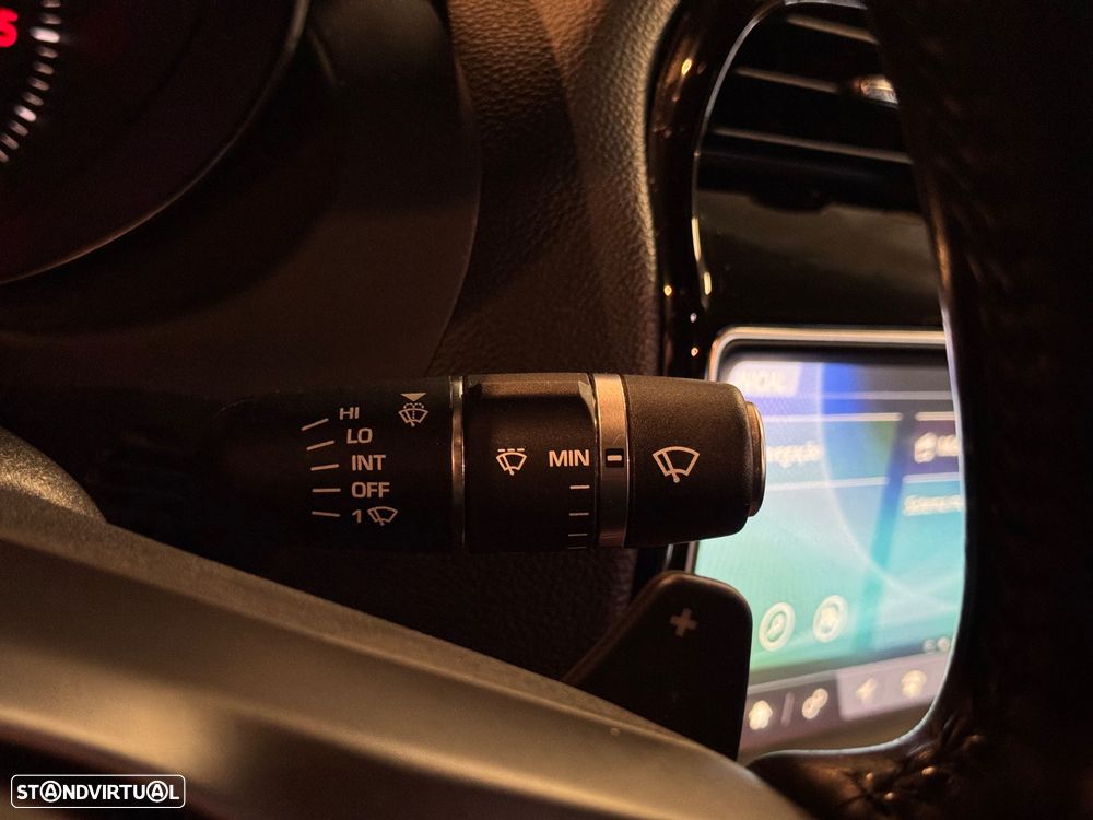 Jaguar XE 2.0 D R-Dynamic HSE - 14