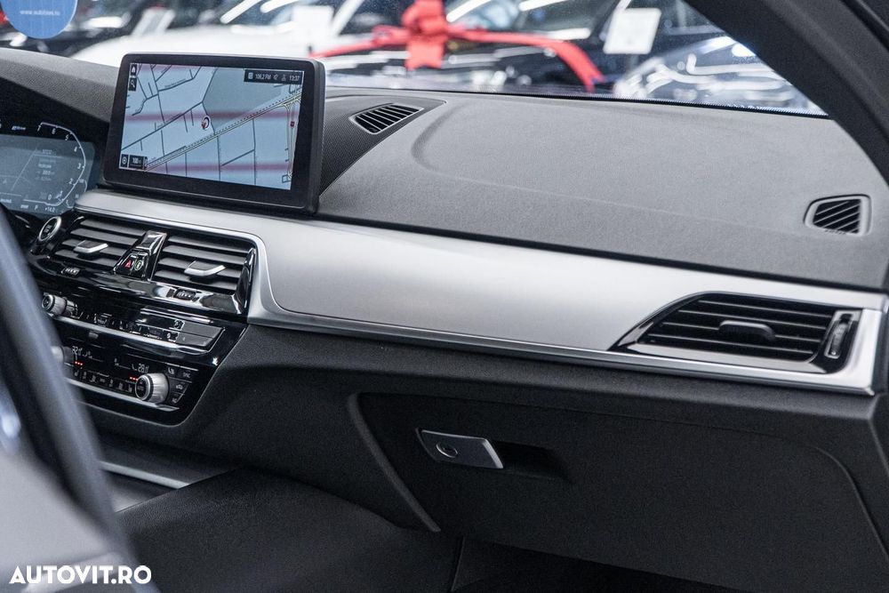 BMW Seria 5 530e Aut. Luxury Line - 32