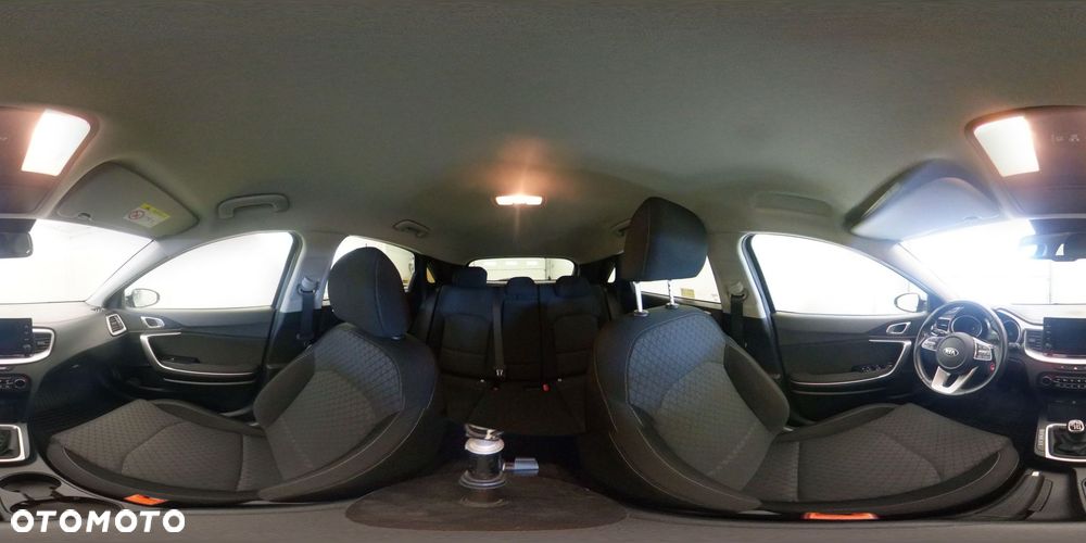 Kia Ceed 1.6 CRDi mHEV M - 21