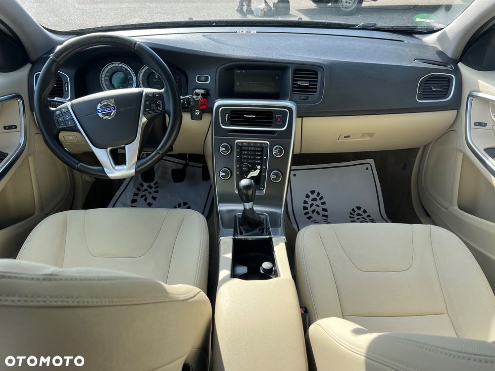 Volvo V60 D5 Momentum - 26