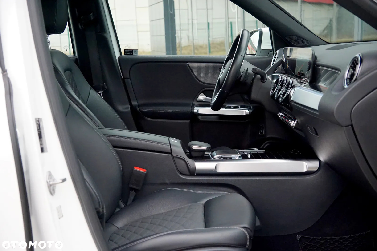 Mercedes-Benz GLB 200 7G-DCT Progressive - 24