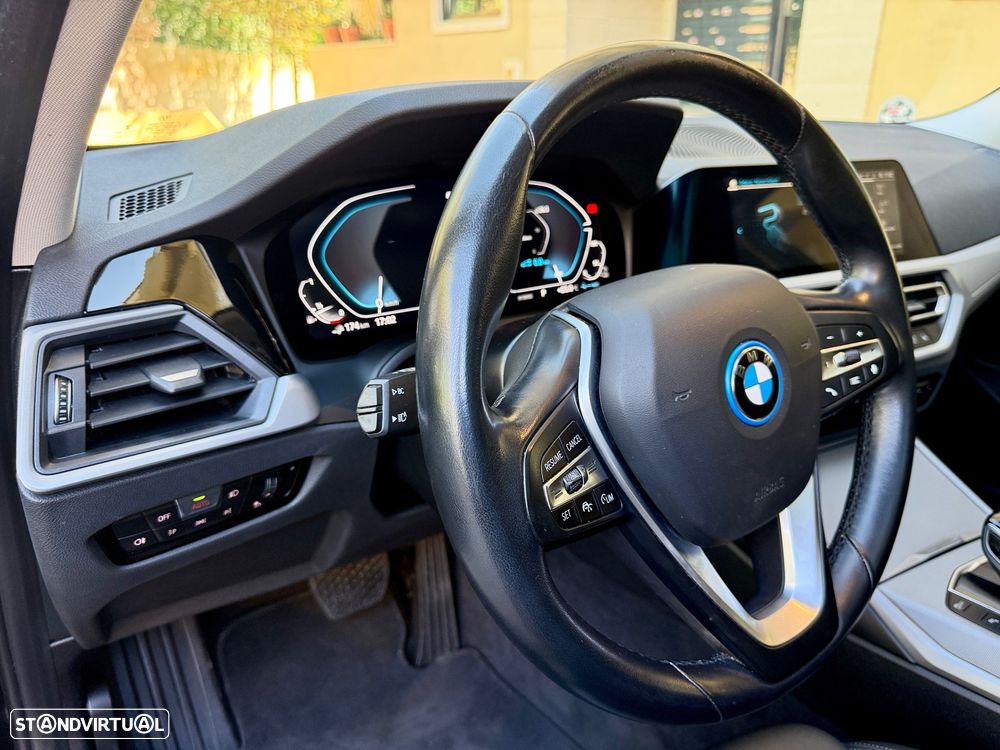 BMW 320 e Aut. Advantage - 22