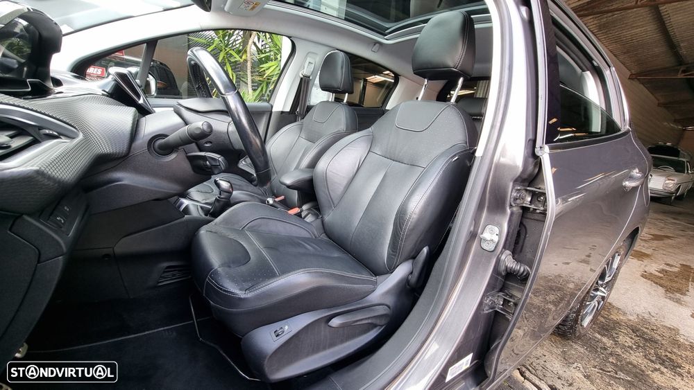 Peugeot 208 1.2 PureTech GT Line - 3