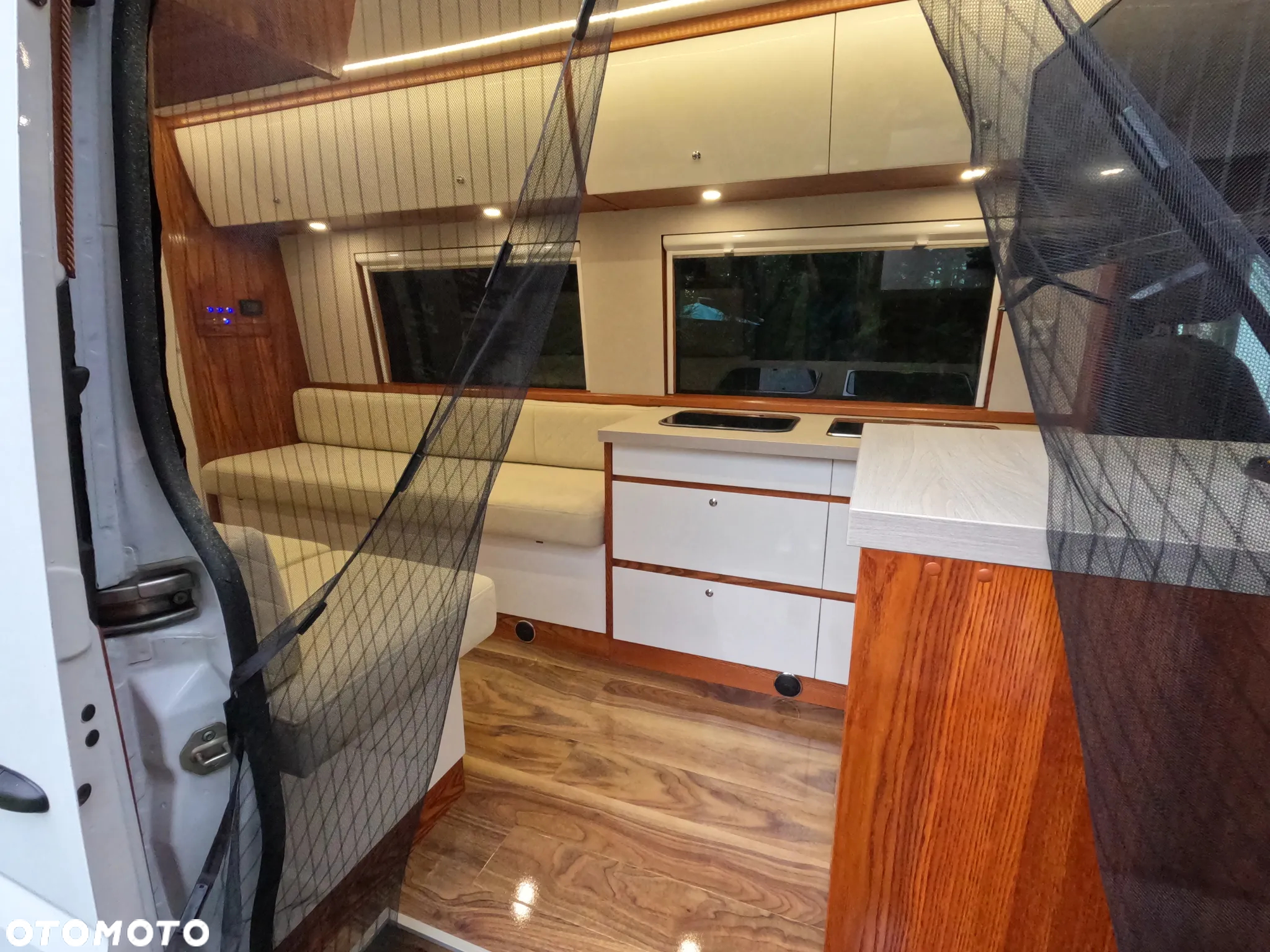 Mercedes-Benz Sprinter - 2