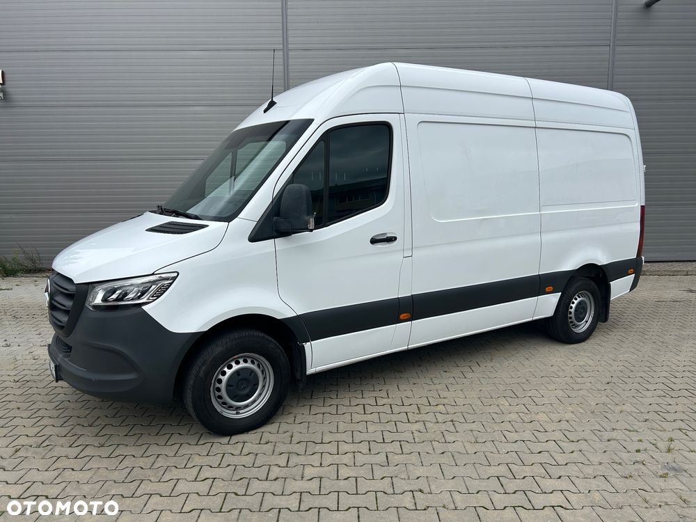Mercedes-Benz Sprinter - 2