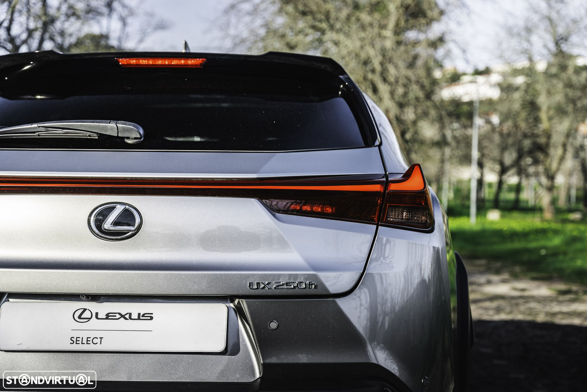 Lexus ux-250h - 26