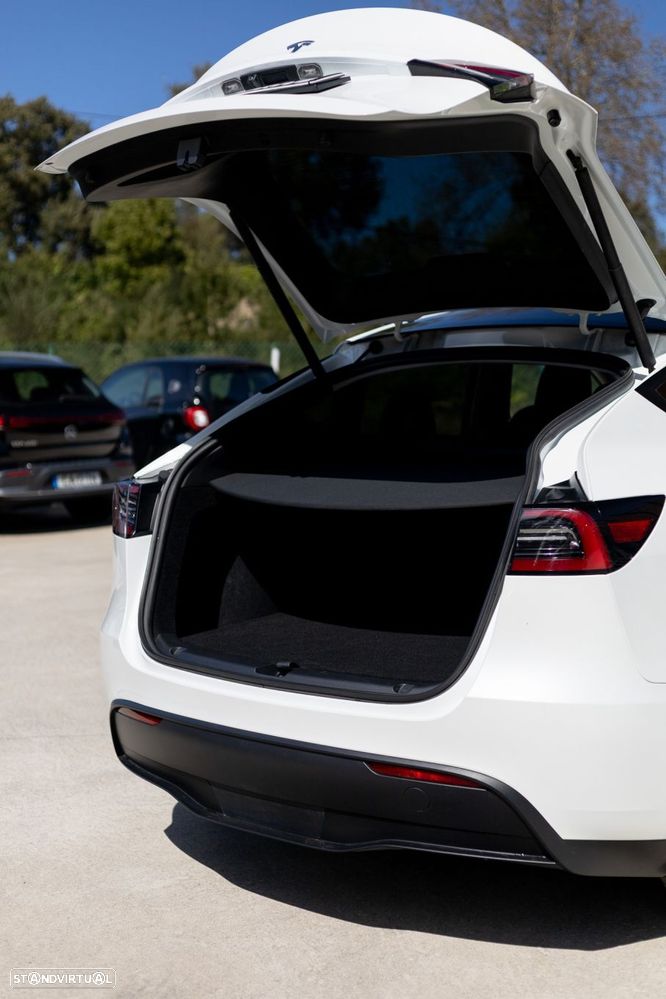 Tesla Model Y Standard RWD - 35