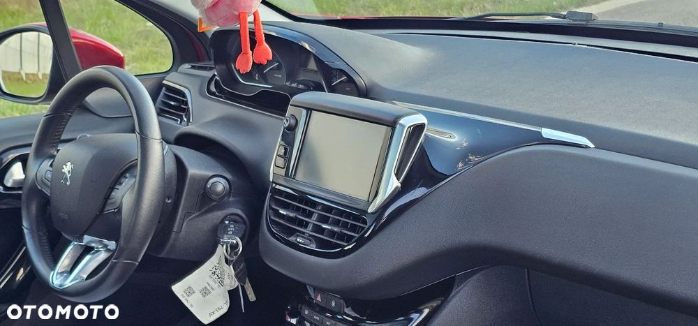 Peugeot 208 - 12
