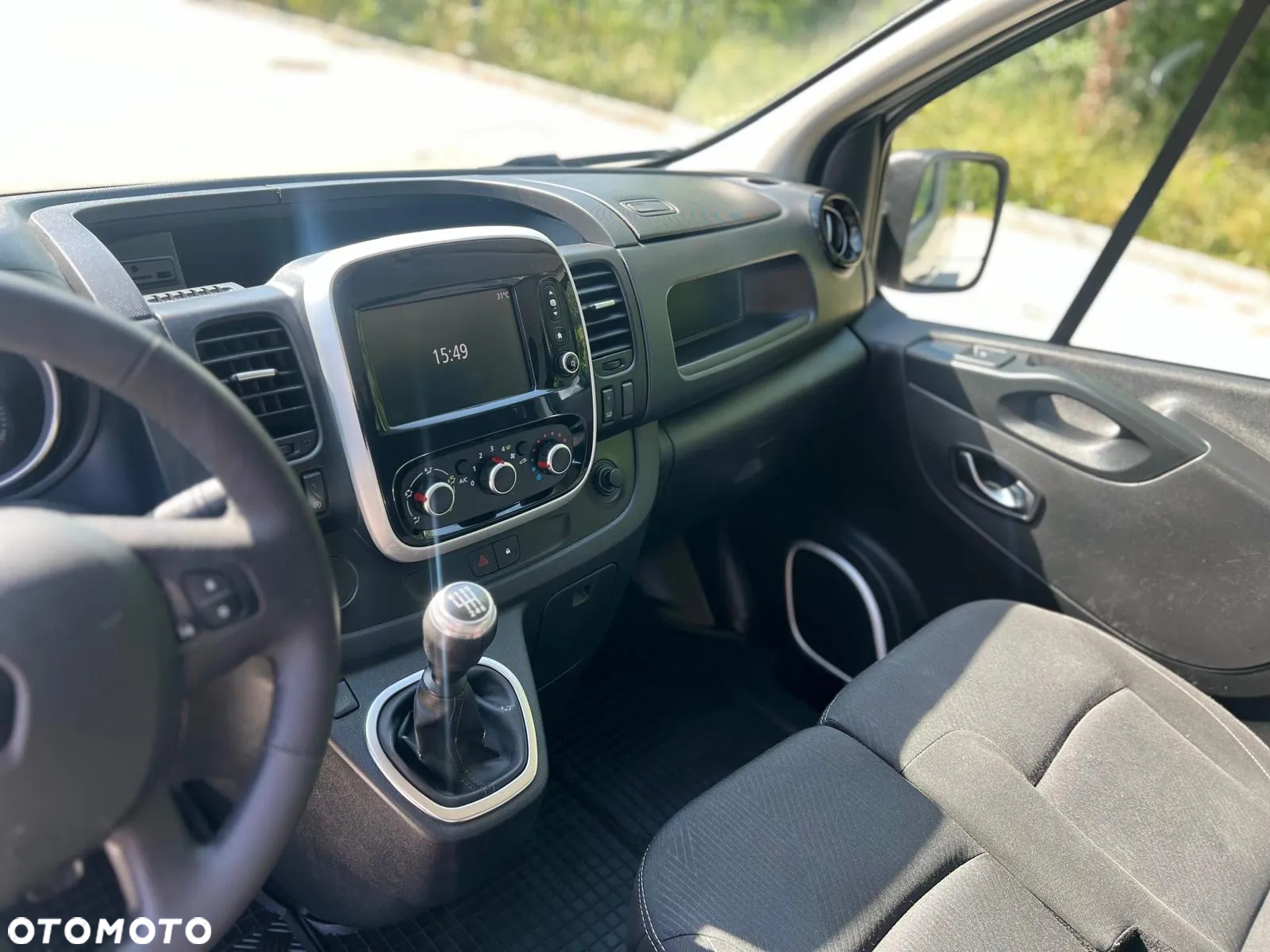 Renault Trafic L2H1 / 2.0 DCI / Brygadówka / 6 osób / - 31