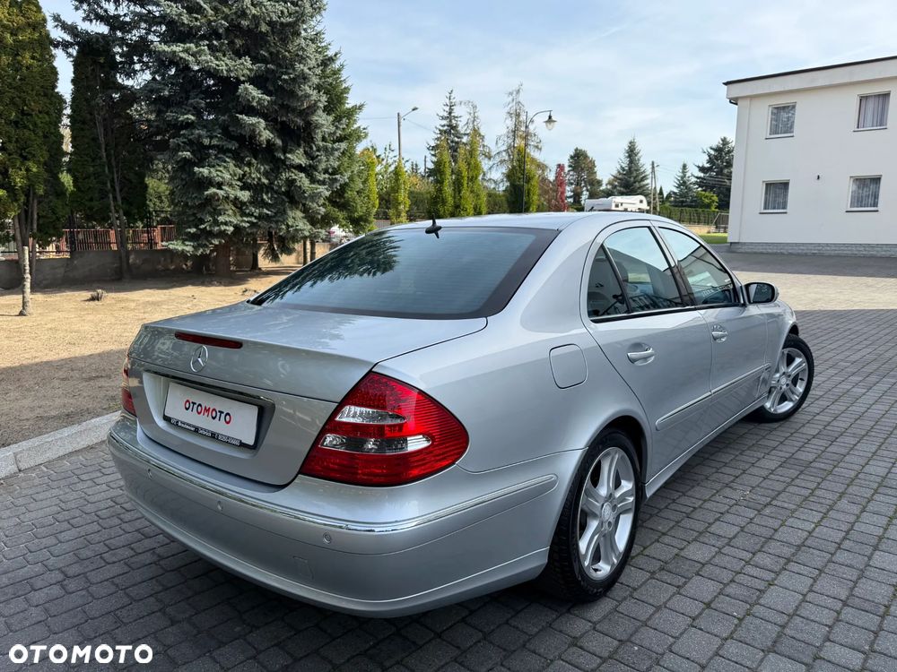 Mercedes-Benz E-Class 2005 photo 5