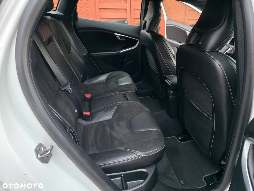 Volvo V40 D2 R Design - 20