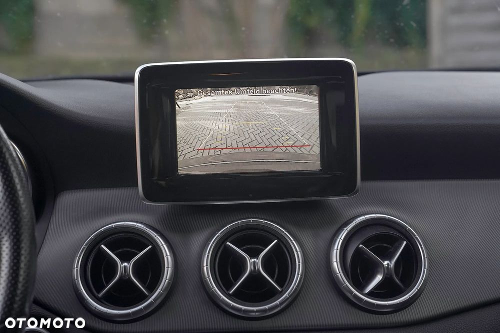 Mercedes-Benz CLA 180 AMG Line - 31