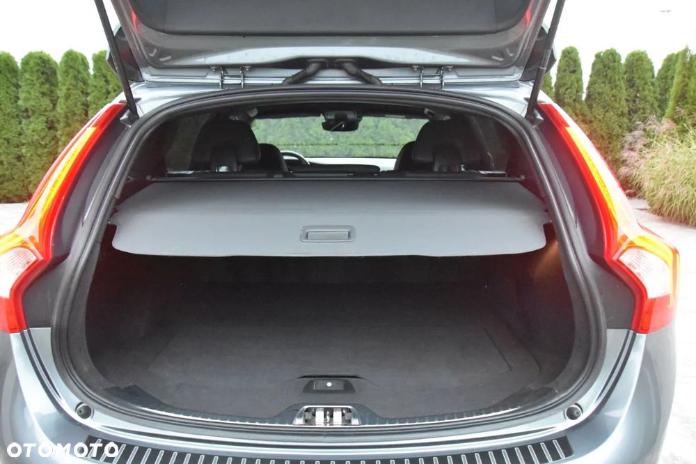 Volvo V60 D3 AWD Geartronic R-Design - 25