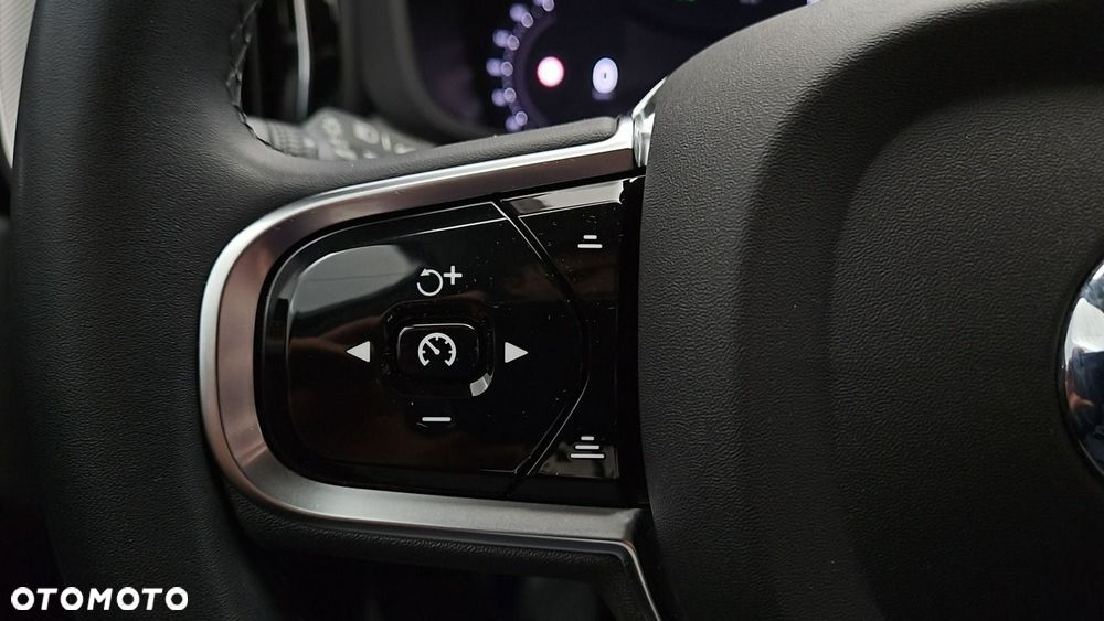 Volvo XC 60 B5 B AWD Plus Dark - 17