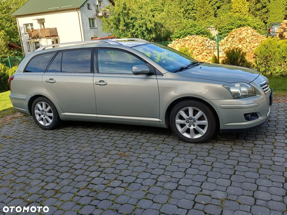 Toyota Avensis - 2