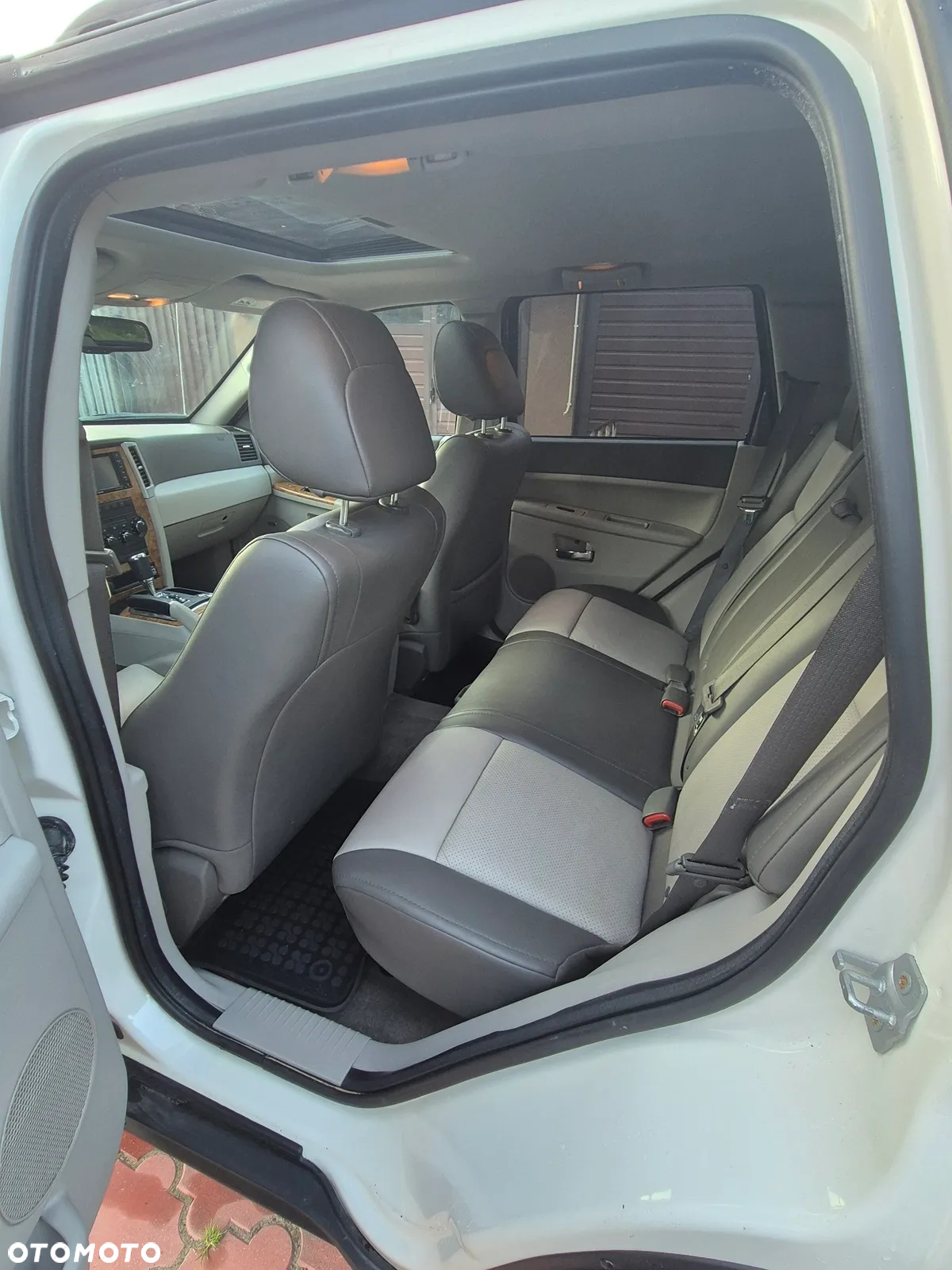 Jeep Grand Cherokee - 16