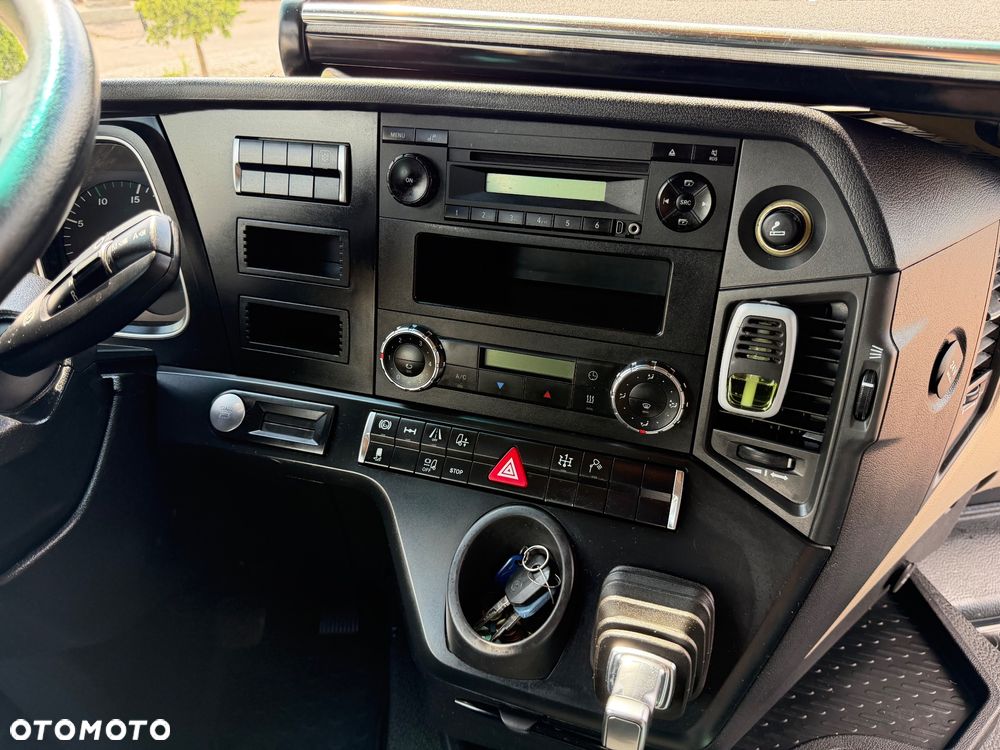 Mercedes-Benz Actros - 28