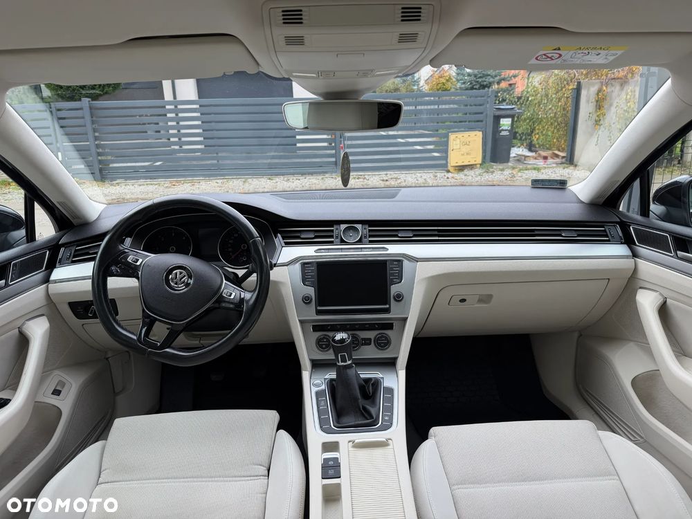 Volkswagen Passat - 17