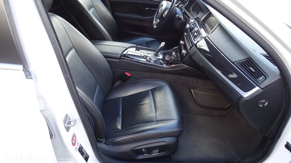 BMW Seria 5 520d Sport - 12