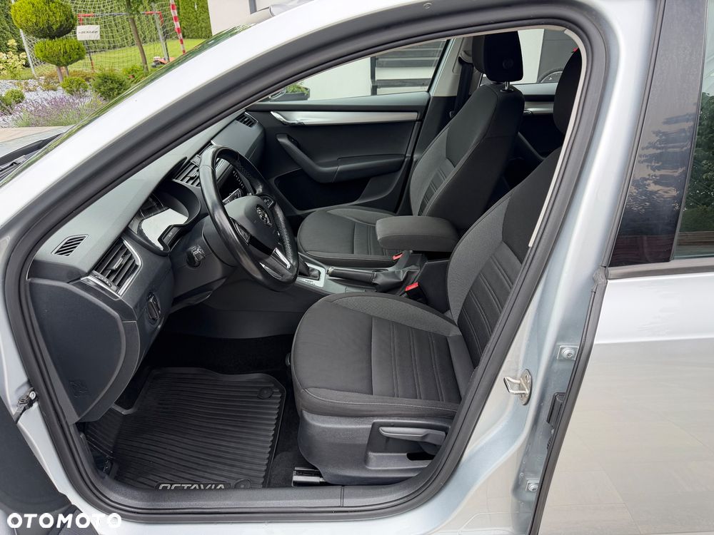 Skoda Octavia 2.0 TDI Ambition DSG - 22
