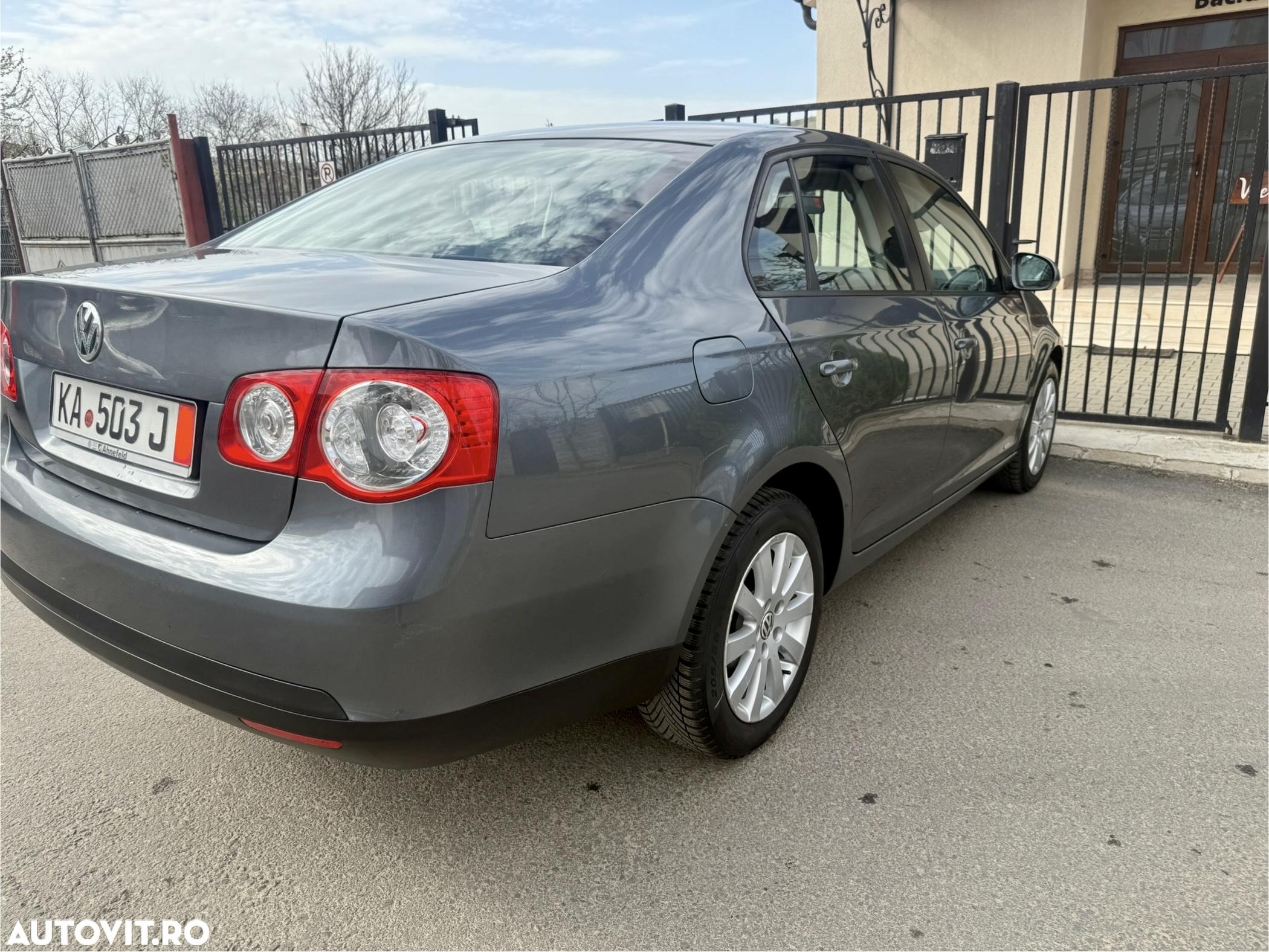 Volkswagen Jetta 1.6 Trendline - 4