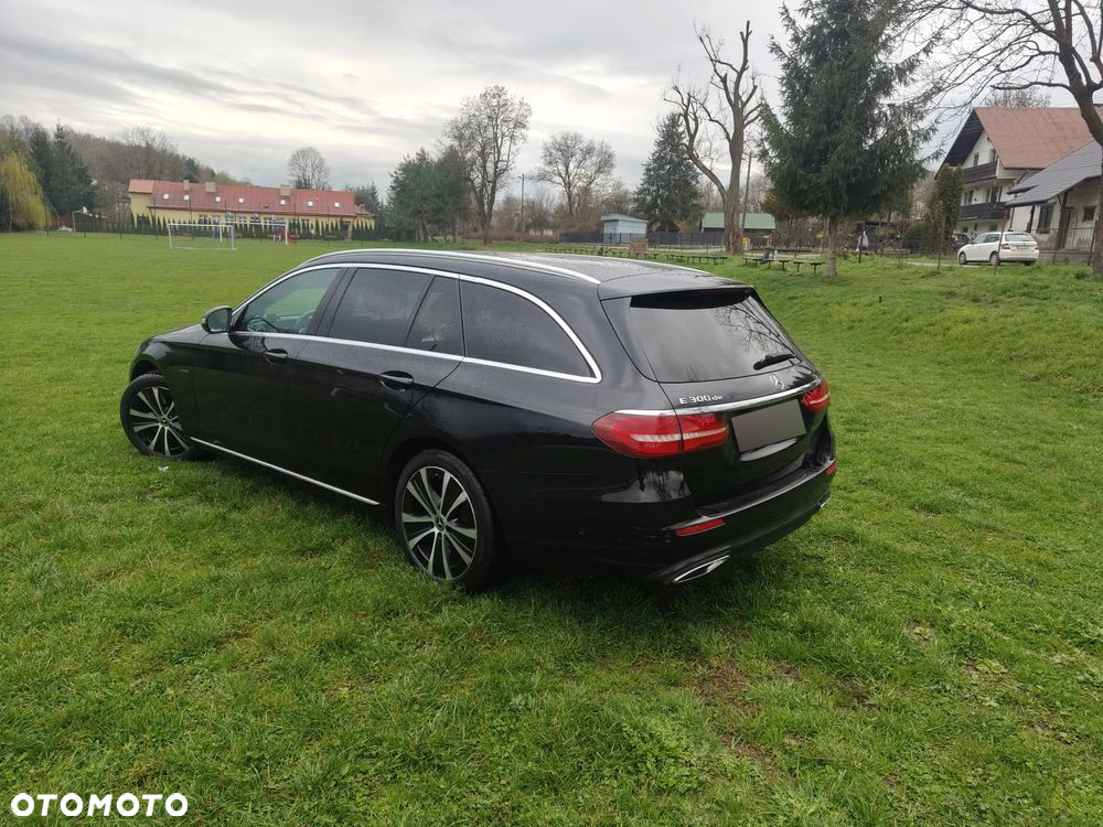 Mercedes-Benz Klasa E 300 de 4Matic 9G-TRONIC - 3