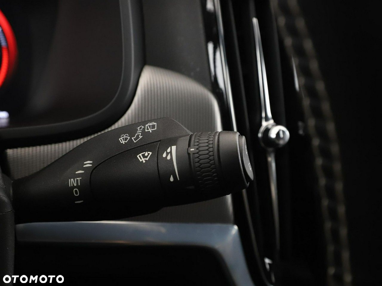 Volvo V90 D4 R-Design - 34