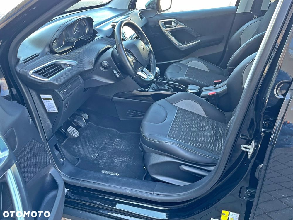 Peugeot 2008 PureTech 130 GPF Black Edition - 16