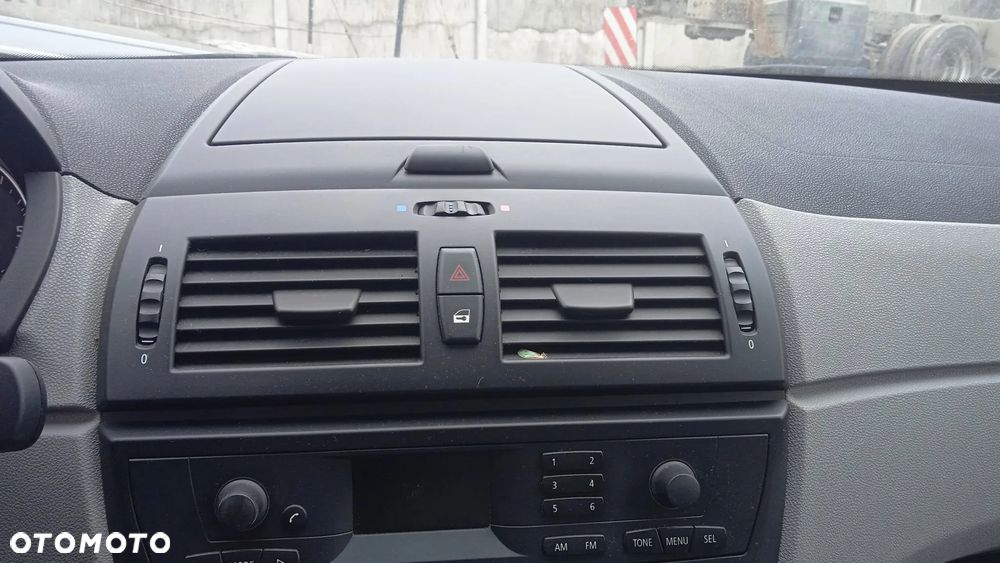 Deska rozdzielcza zegary kierownica airbag radio panel klimatyzacji kratki manetka przełącznik świateł BMW X3 E86 - 11