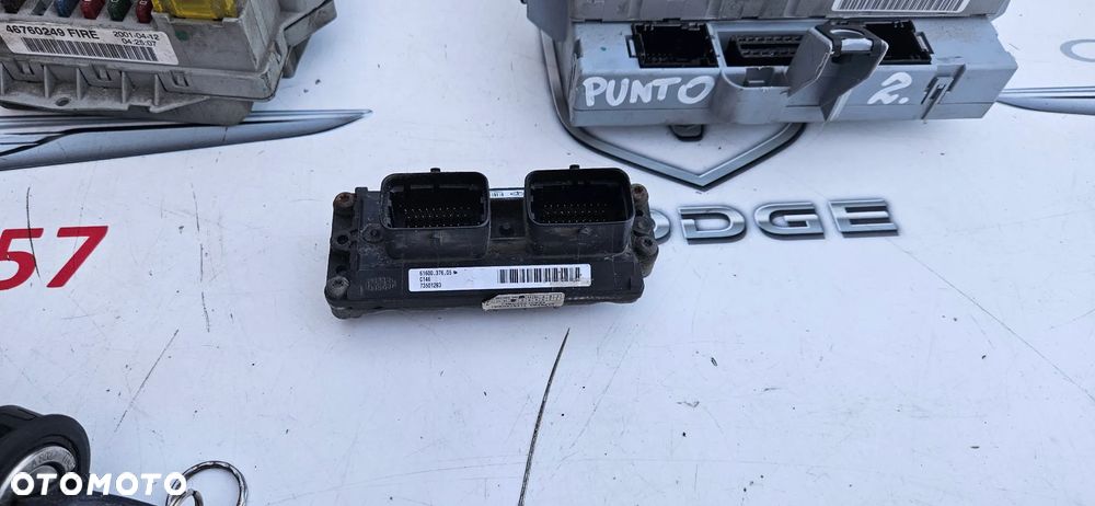 Fiat Punto II 2 1.2 8V 44 Kw 60 Km 188A4000 Zestaw startowy do odpalenia auta komputer 73501283 skrzynka bezpieczników 46760249 licznik 46812961 skrzynka bezpieczników BSI 46795988  Stacyjka z kluczykiem - 3