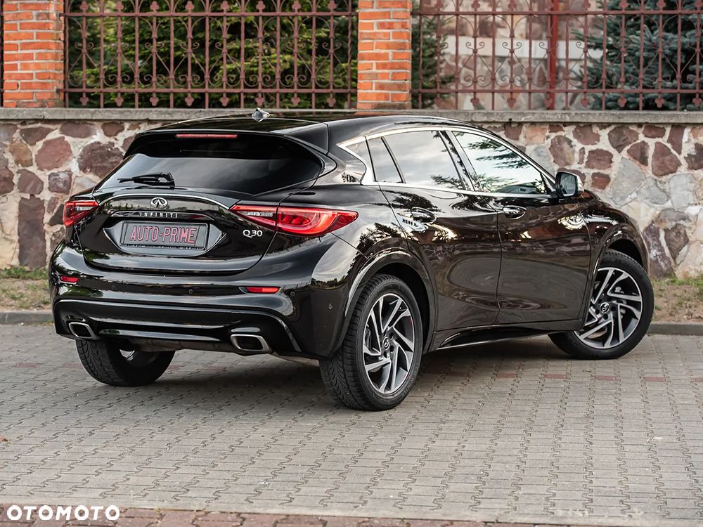 Infiniti Q30 - 12