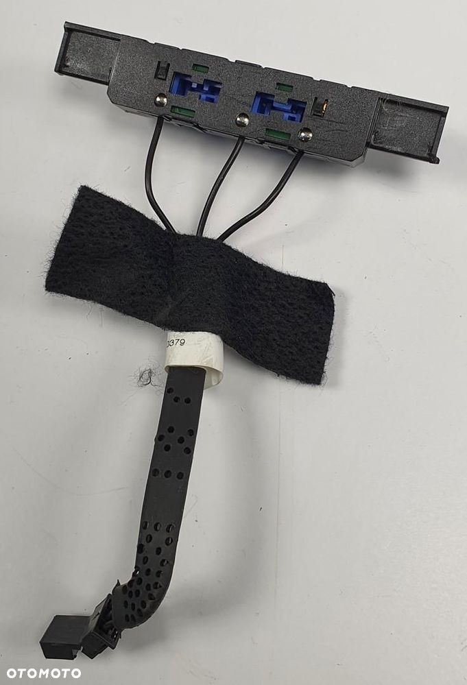 WZMACNIACZ ANTENY MERCEDES W204 A2048270548 - 1