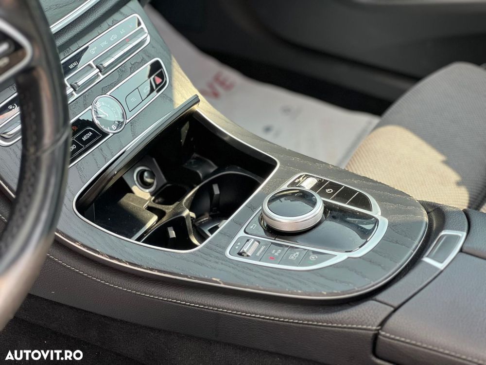 Mercedes-Benz E 200 4MATIC - 13