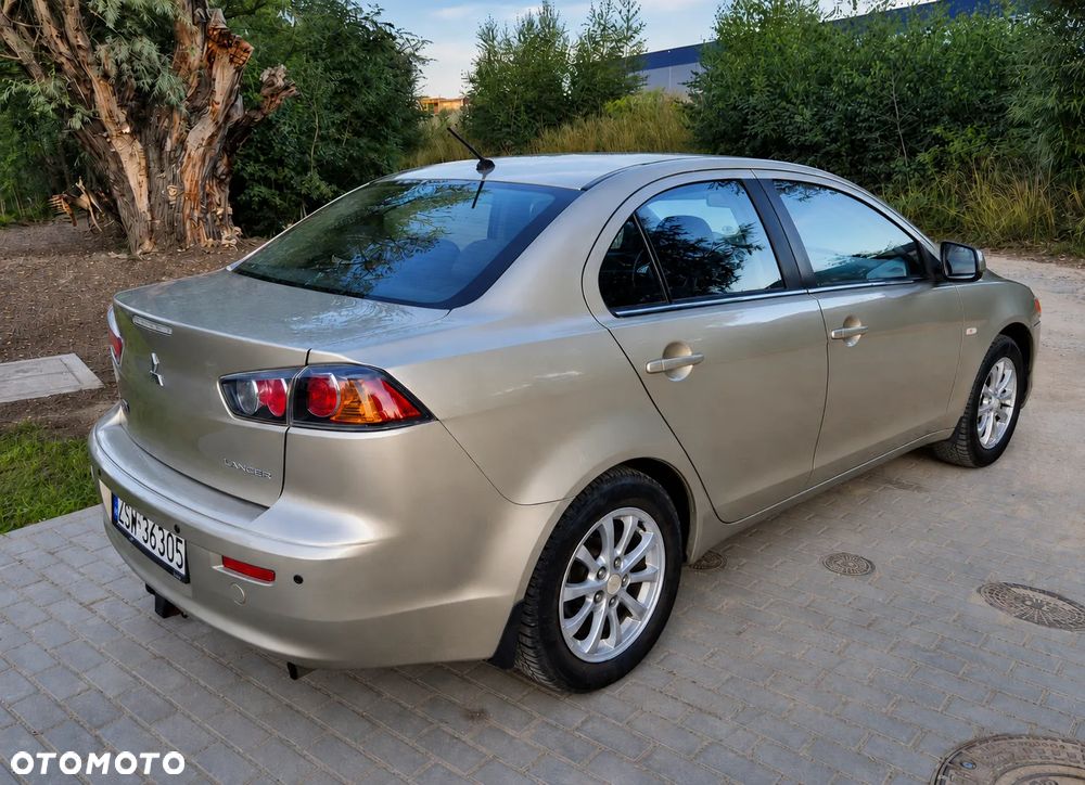 Mitsubishi Lancer 1.6 Invite - 4