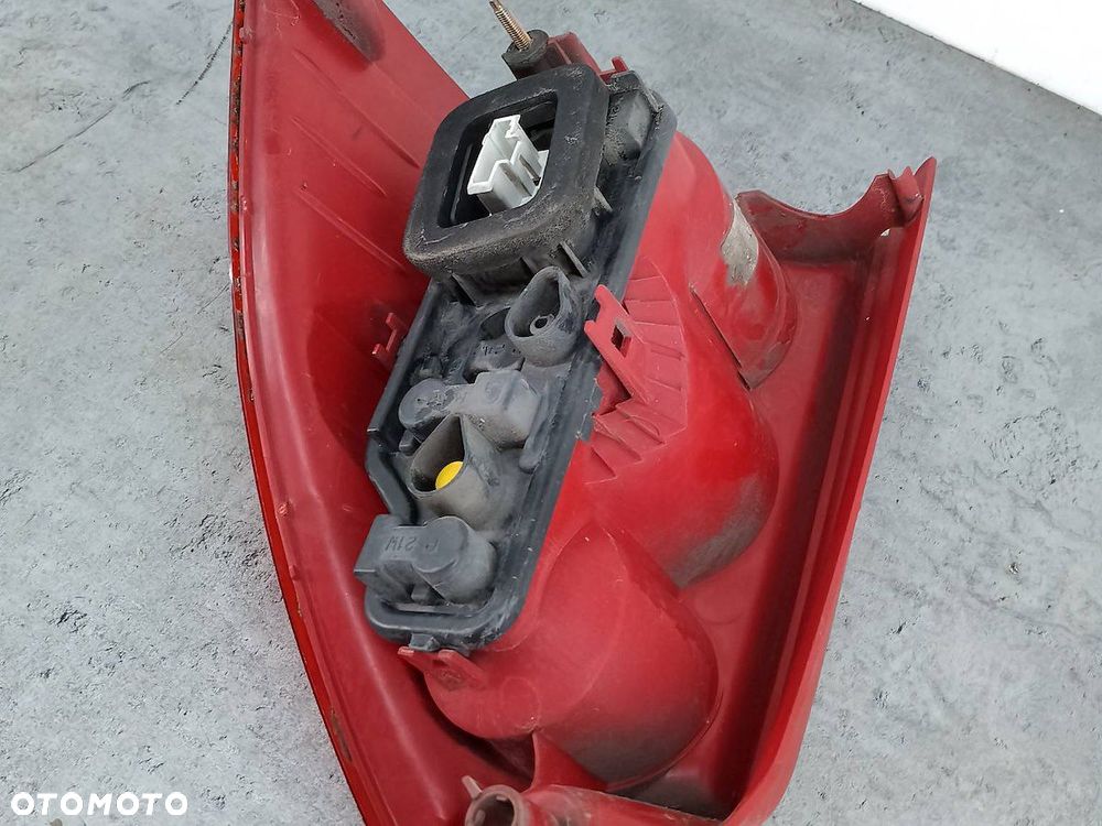 LAMPA TYLNA LEWA PEUGEOT 307 SW FL KOMBI - 7