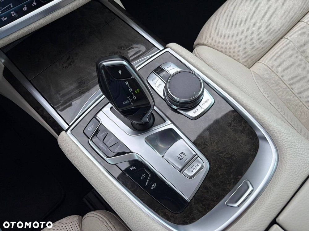 BMW Seria 7 - 27