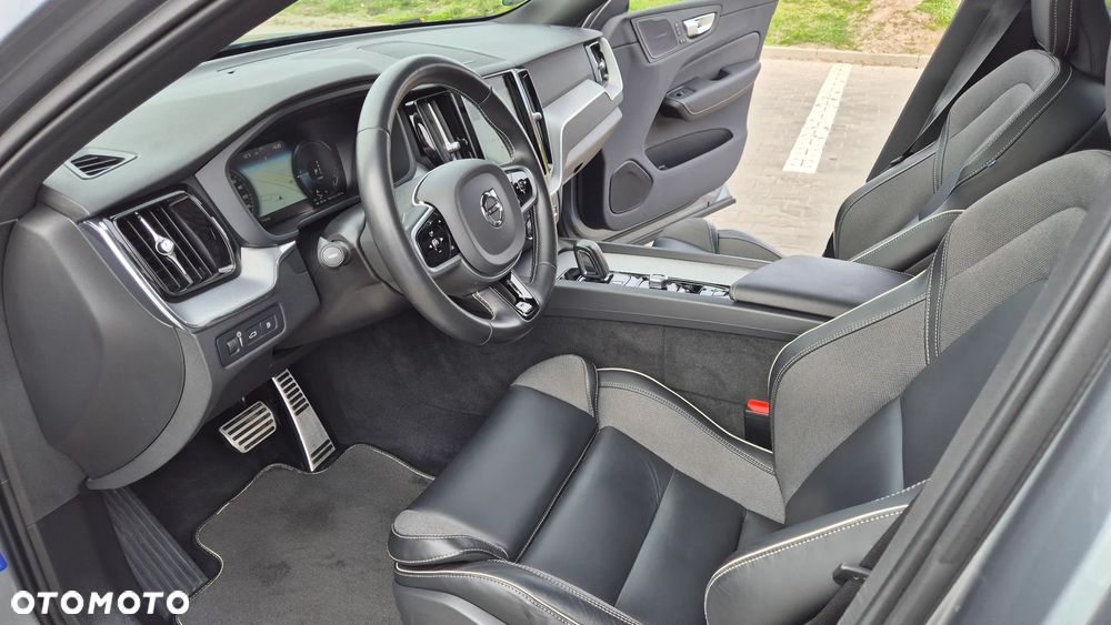 Volvo XC 60 T8 AWD Plug-In Hybrid R-Design - 9