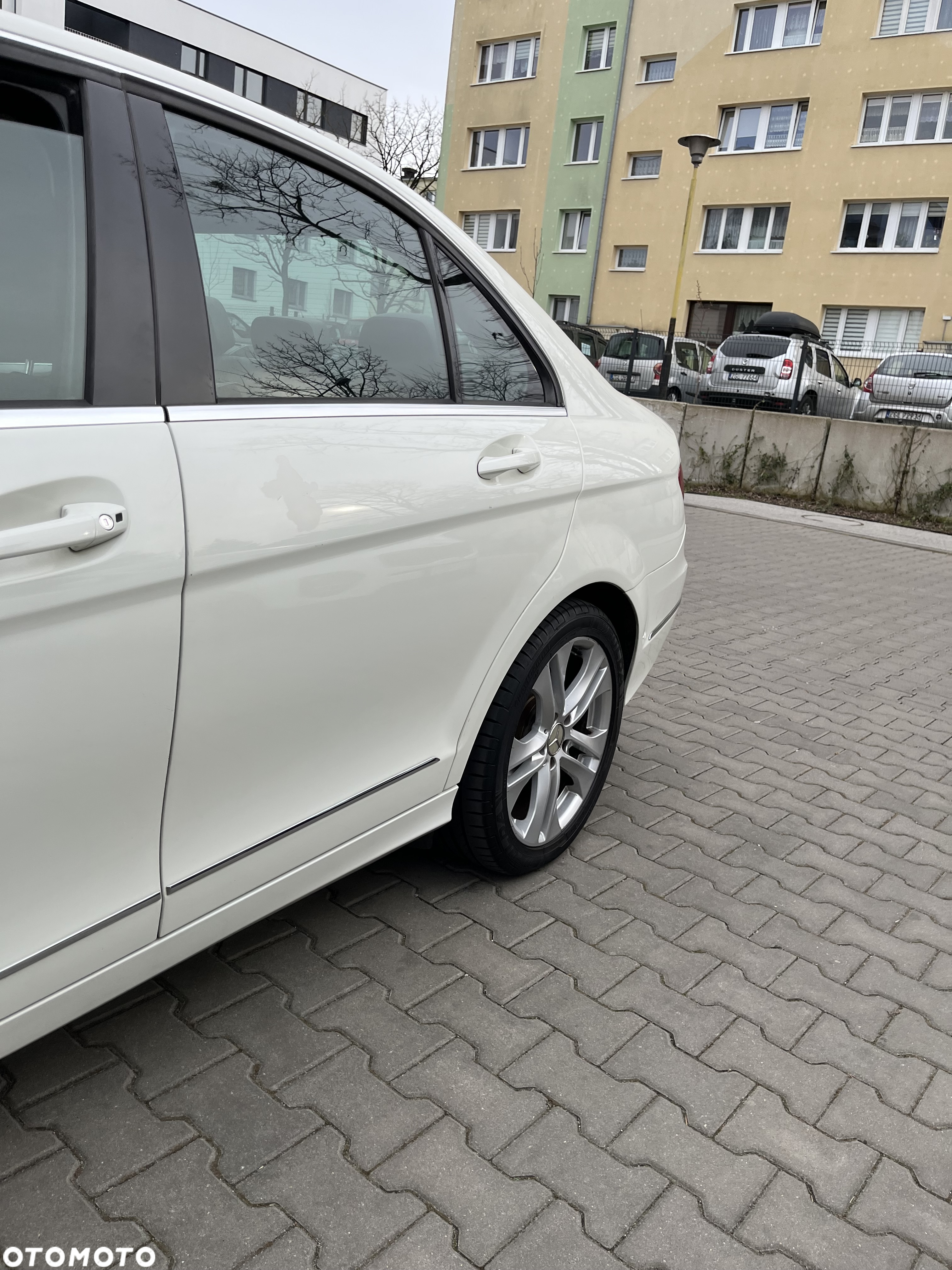 Mercedes-Benz Klasa C 180 CGI BlueEff Avantgarde - 3