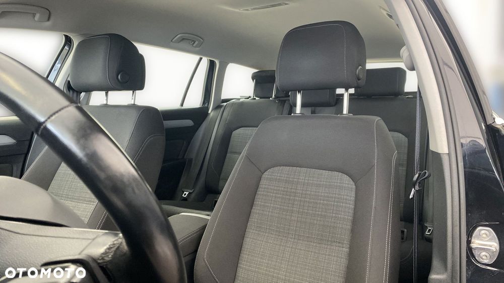 Volkswagen Passat - 11