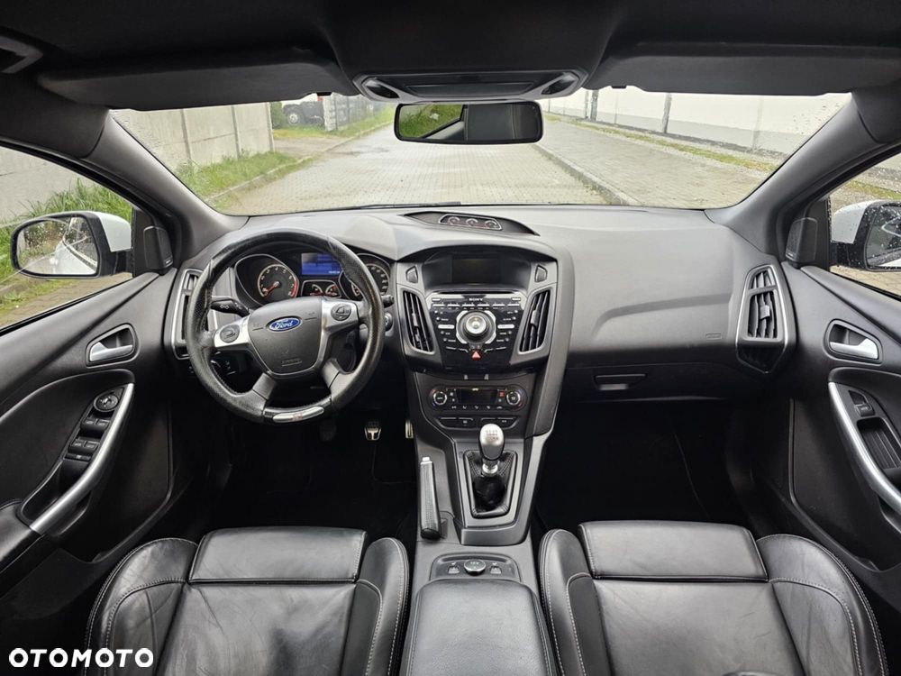 Ford Focus 2.0 EcoBoost ST - 8