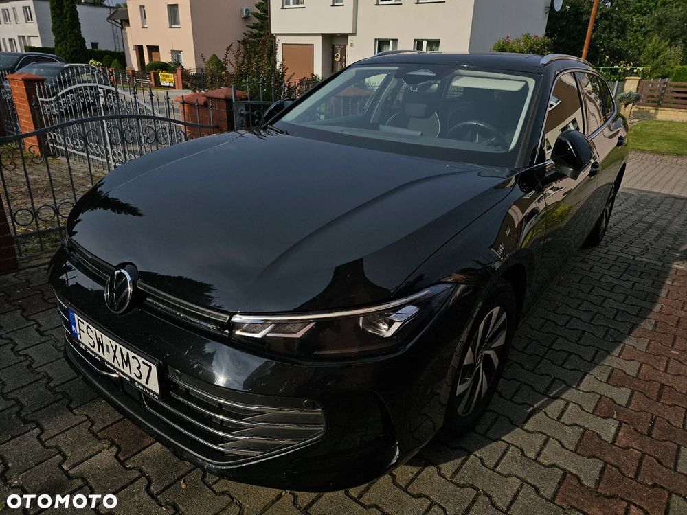 Volkswagen Passat - 1