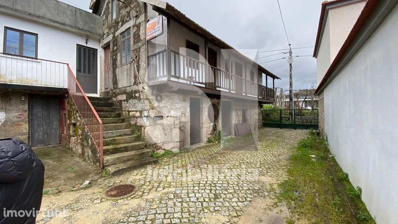 Moradia T2 de dois pisos com potencial para T3 em Arouca - Grande imagem: 3/16