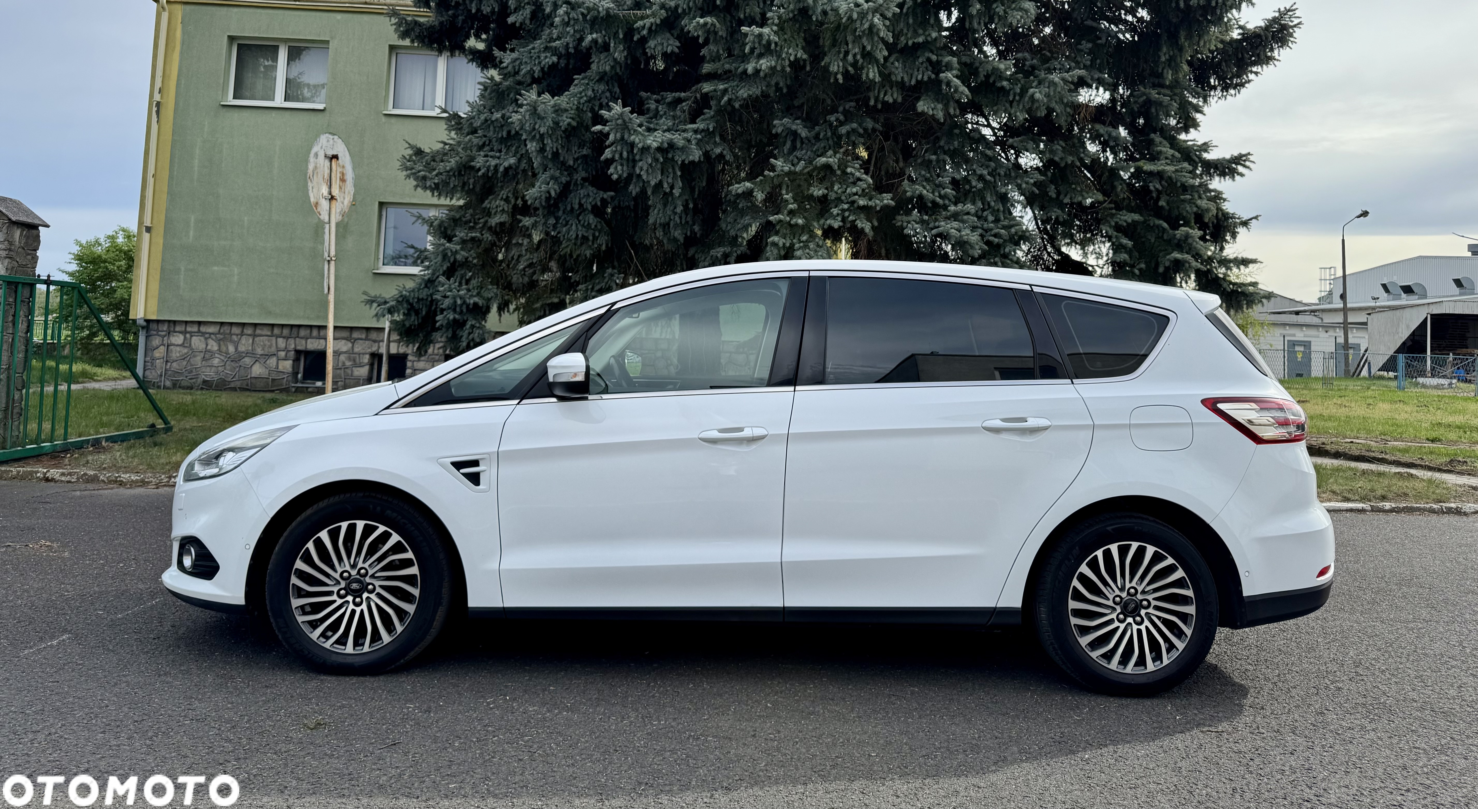 Ford S-Max - 11