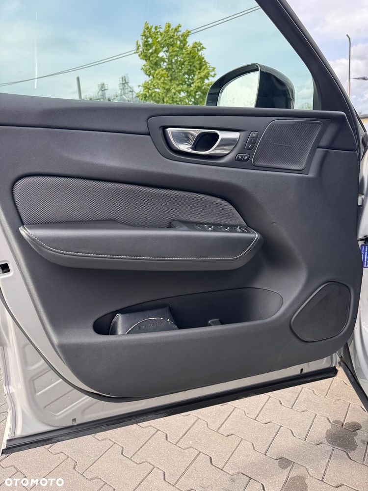 Volvo XC 60 B4 D AWD R-Design - 16
