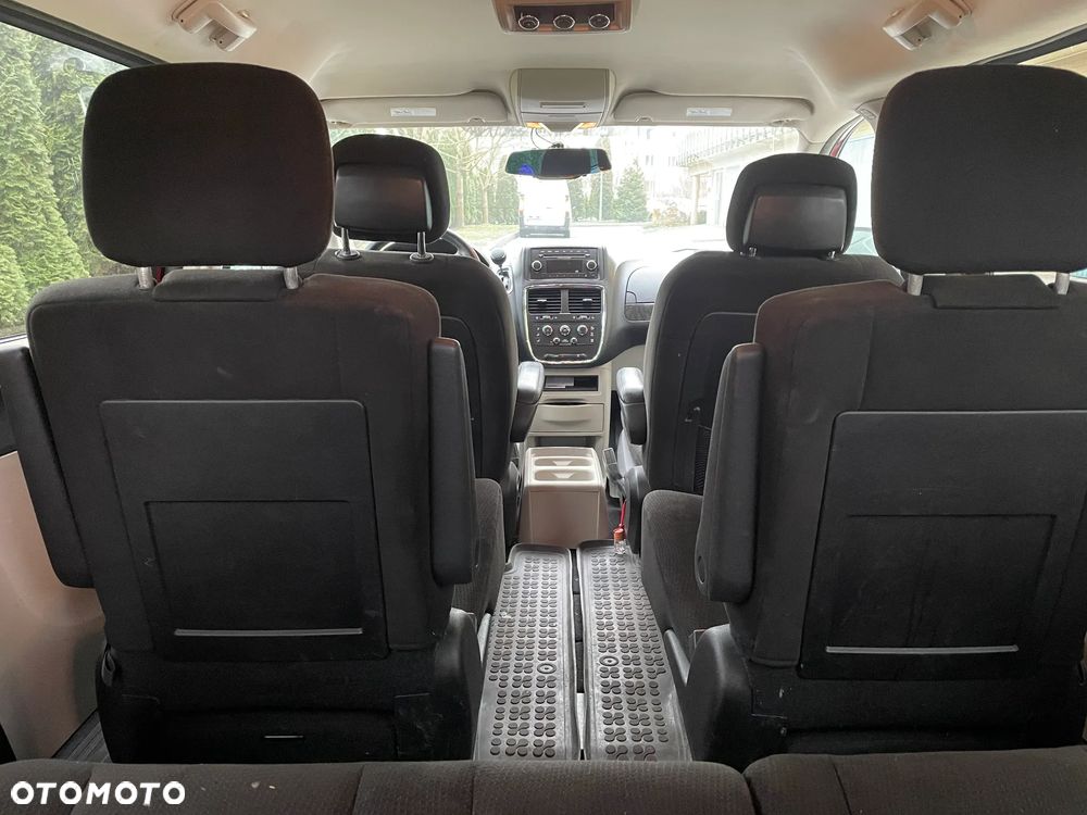 Dodge Caravan - 15